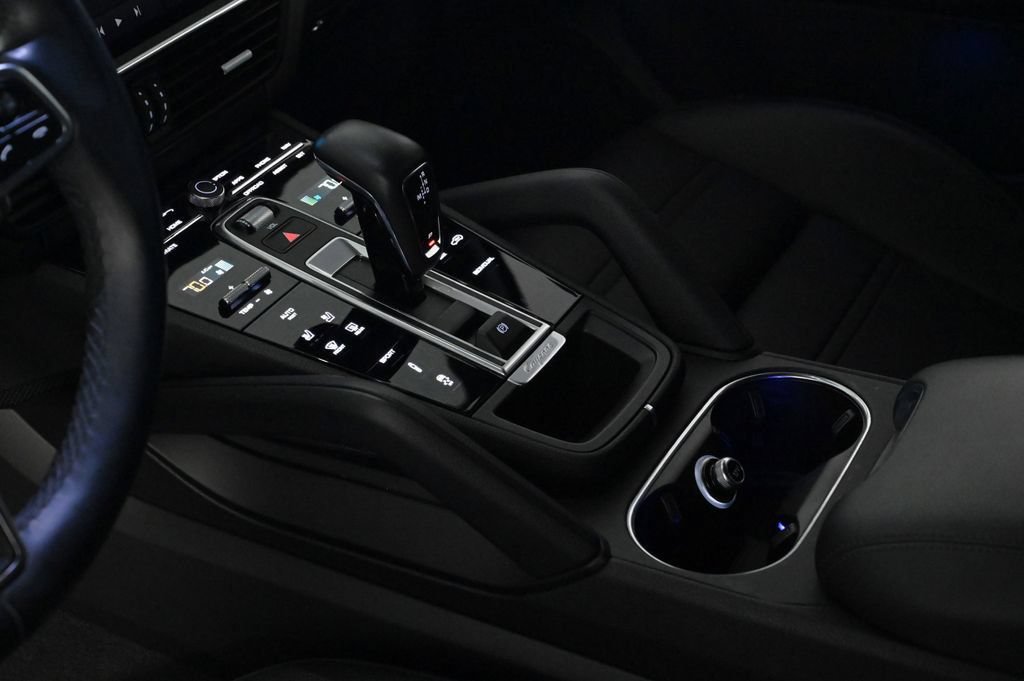 Certified 2023 Porsche Cayenne Platinum Edition AWD/4WD image 22