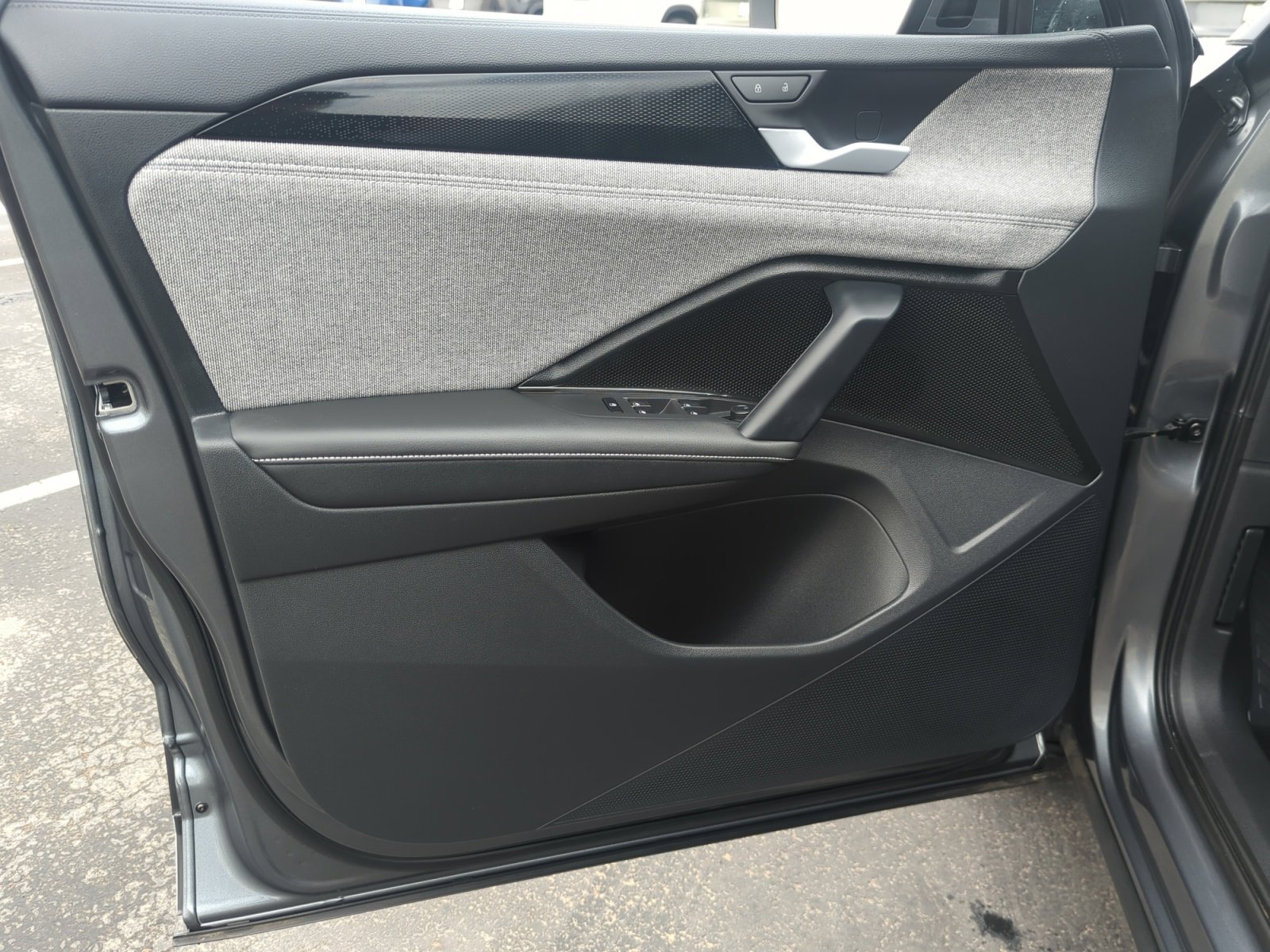 Certified 2025 Volkswagen Tiguan S w/ 18" Wheel Package image 13