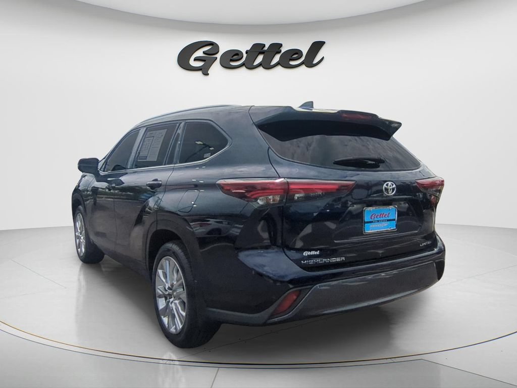 Used 2024 Toyota Highlander Limited FWD image 8