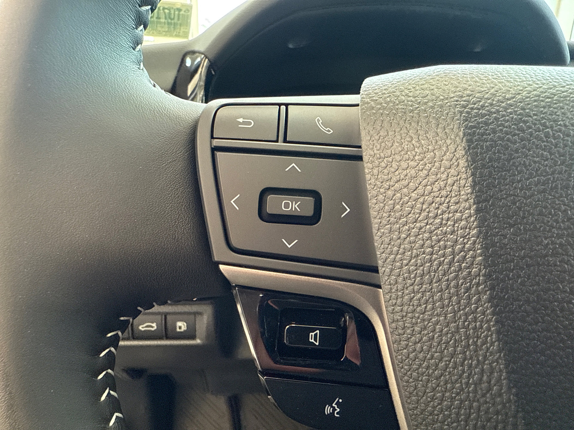 Certified 2026 Toyota Camry SE w/ Convenience Package image 28