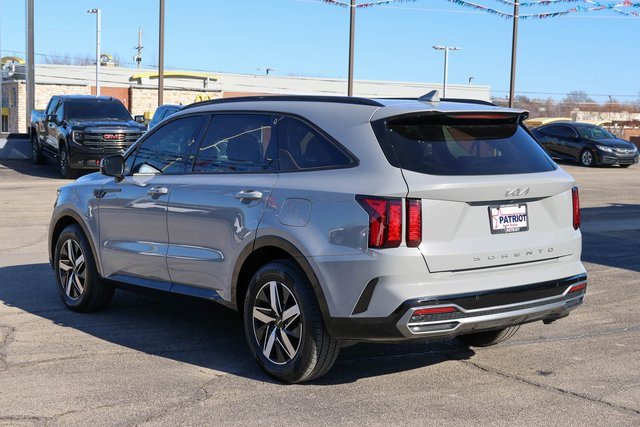 Used 2022 Kia Sorento EX w/ Panoramic Sunroof Package image 5