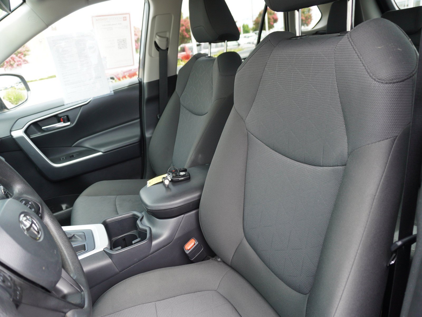 Used 2025 Toyota RAV4 XLE AWD/4WD image 21