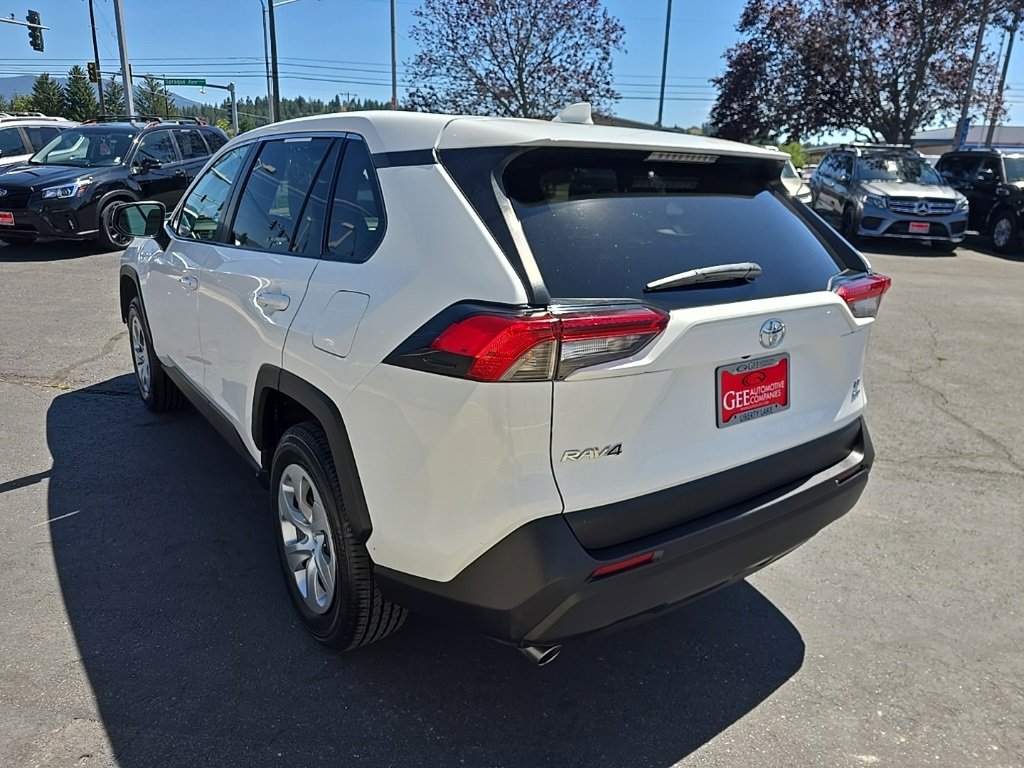 Used 2022 Toyota RAV4 LE image 5