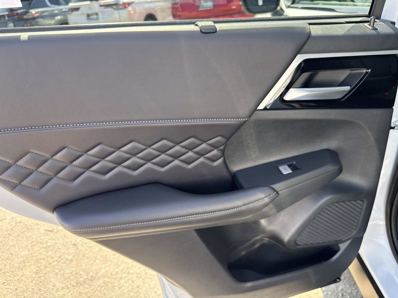 New 2025 Mitsubishi Outlander SEL image 11