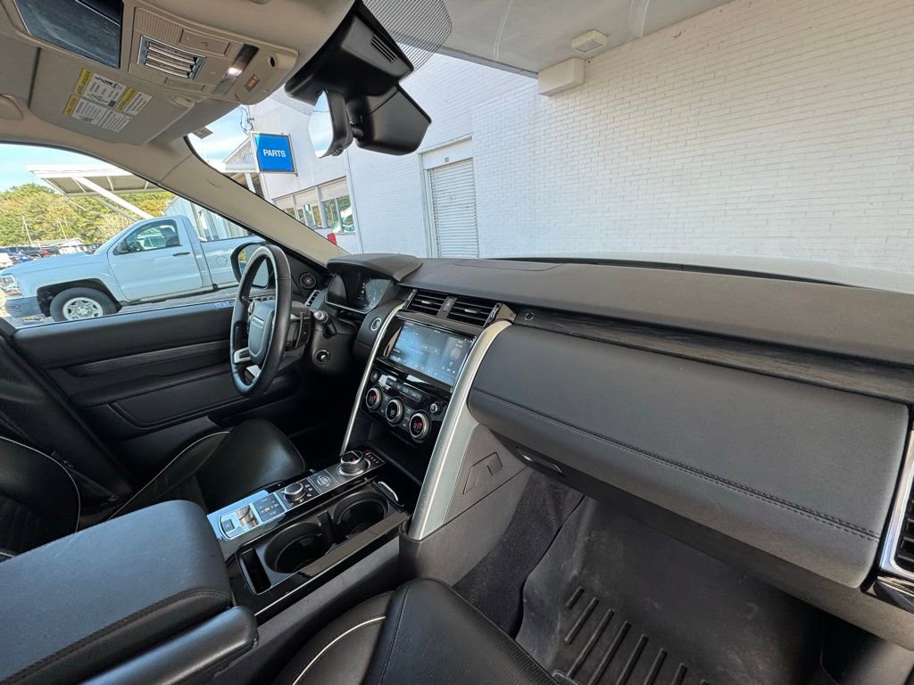 Used 2020 Land Rover Discovery HSE image 19