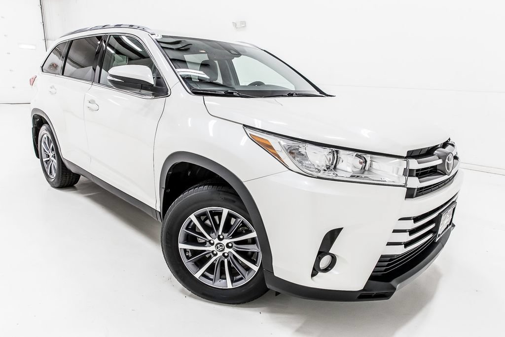 Used 2019 Toyota Highlander XLE AWD/4WD image 9