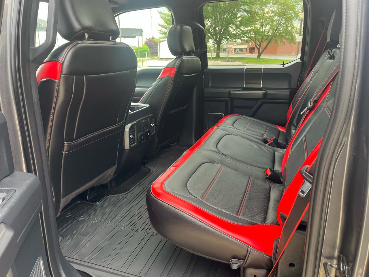 Used 2019 Ford F150 Lariat w/ Equipment Group 502A Luxury AWD/4WD image 8