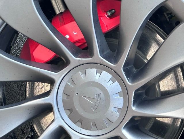 Used 2023 Tesla Model Y Performance image 10