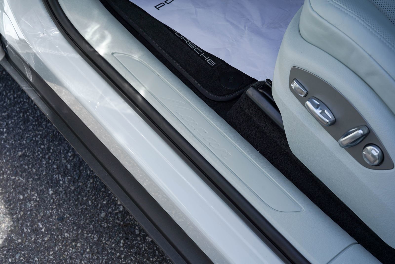 Certified 2025 Porsche Macan image 23