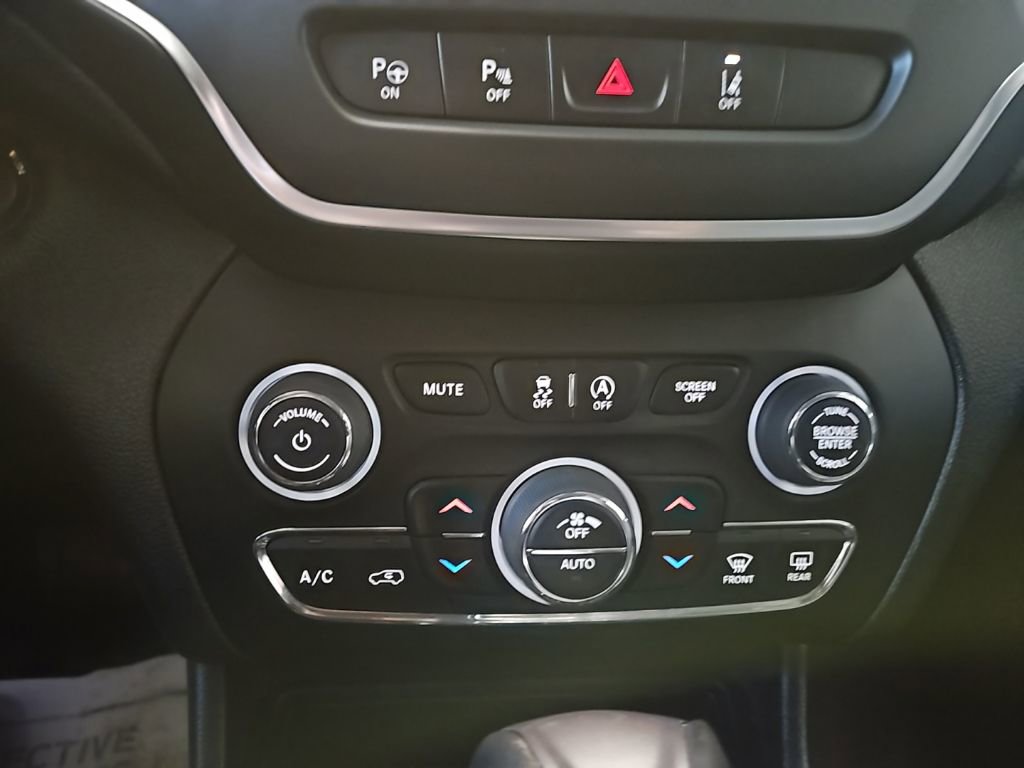 Used 2023 Jeep Cherokee Altitude Lux image 27