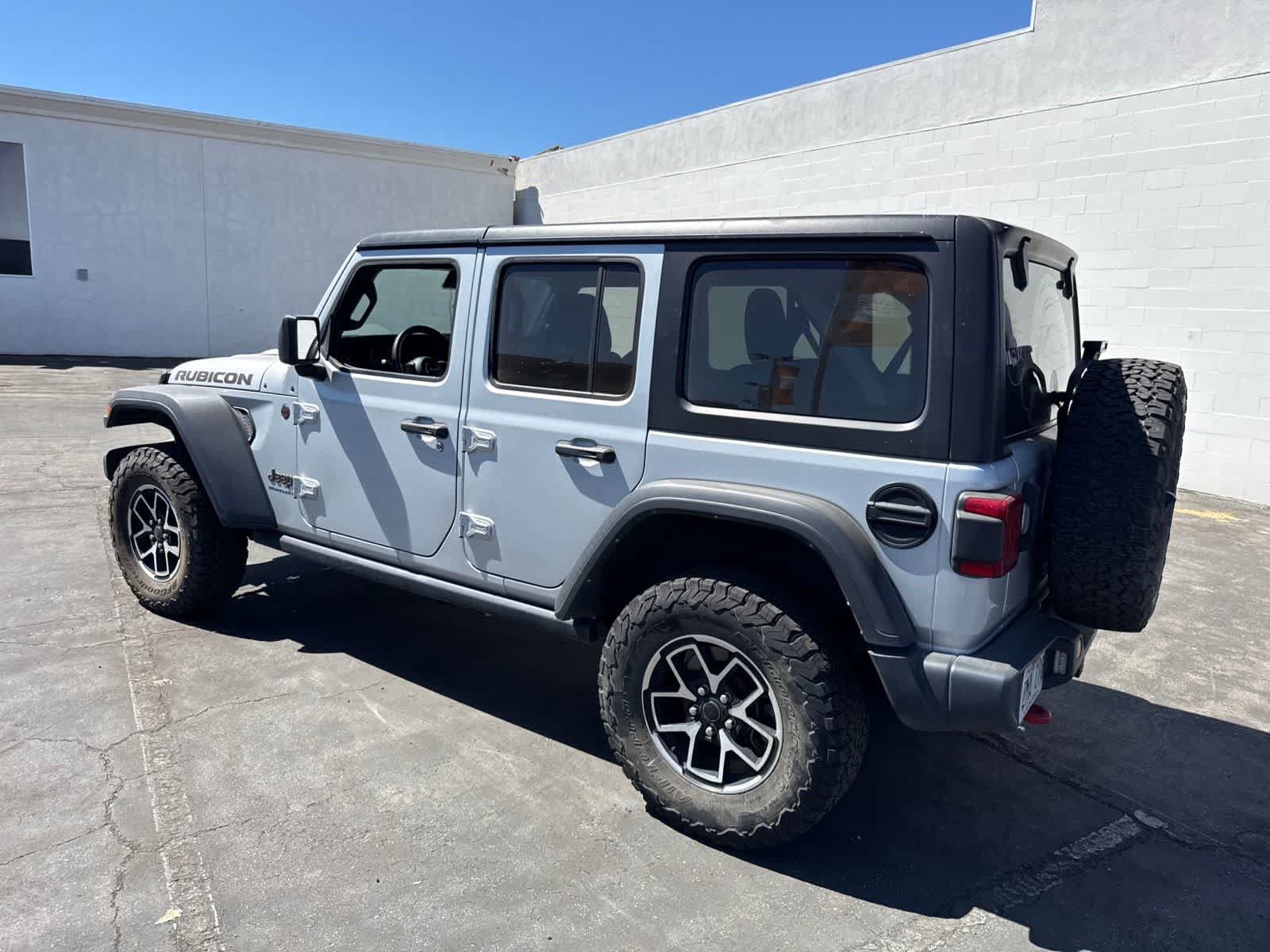 Used 2024 Jeep Wrangler Unlimited Rubicon AWD/4WD image 17