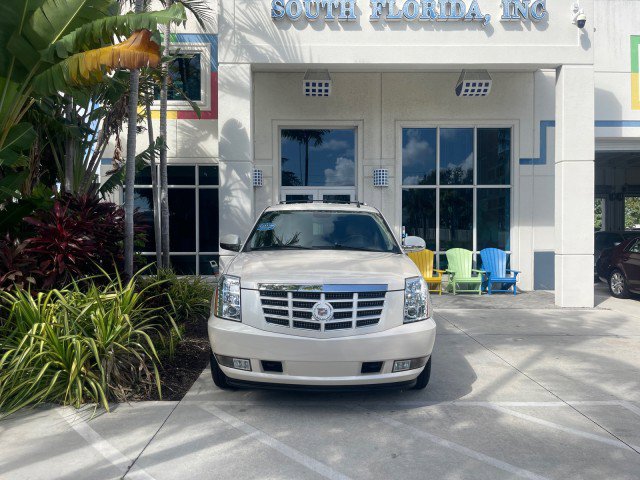 Used 2013 Cadillac Escalade 2WD image 28