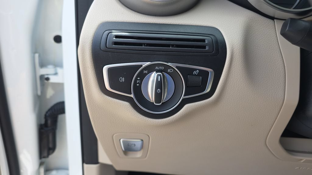 Used 2022 Mercedes-Benz GLC 300 image 13