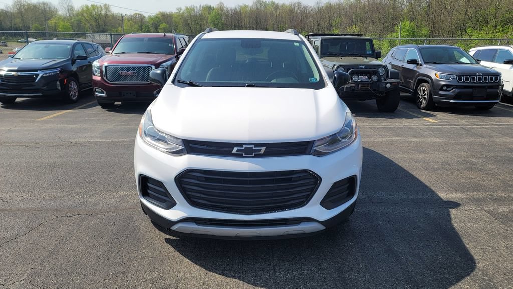 Used 2019 Chevrolet Trax LT w/ Redline Edition FWD image 2