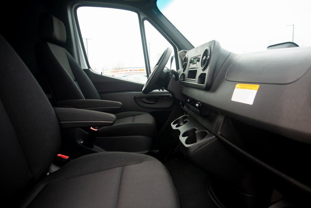 Used 2025 Mercedes-Benz Sprinter 2500 image 35