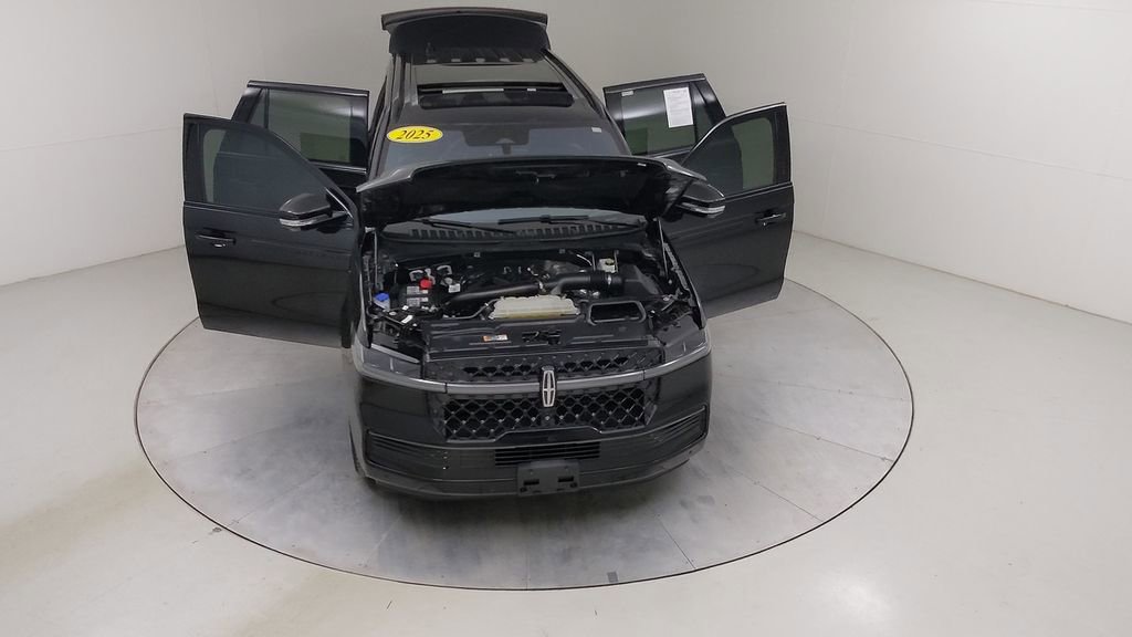 Used 2025 Lincoln Navigator Reserve w/ Jet Appearance Package image 51