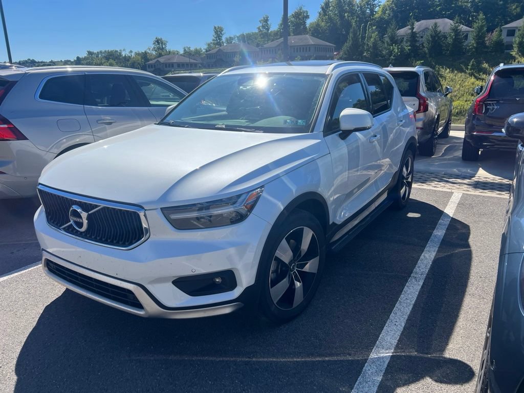 Used 2021 Volvo XC40 T5 Momentum w/ Premium Package AWD/4WD image 3