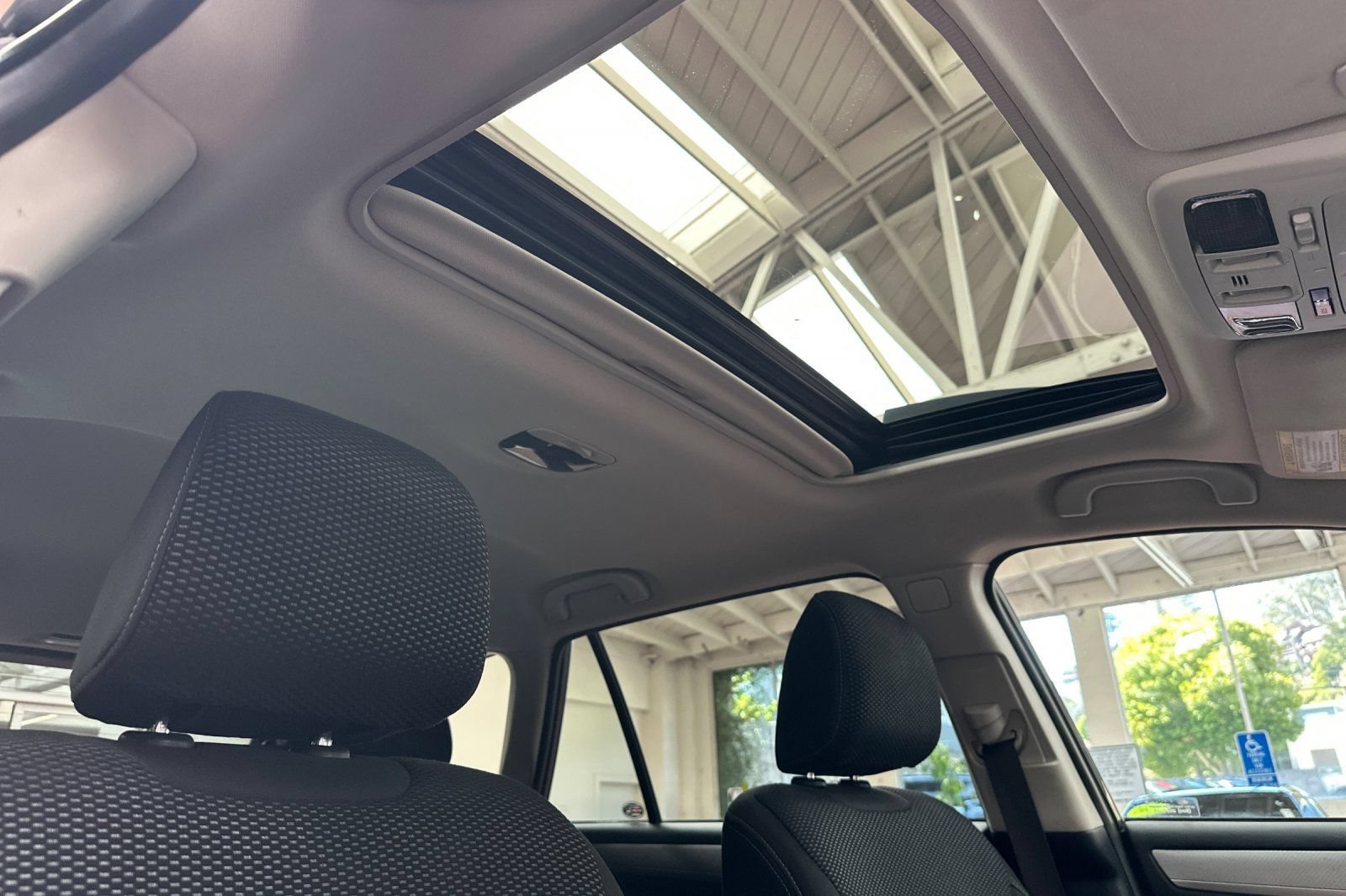 Used 2018 Subaru Outback 2.5i Premium AWD/4WD image 21