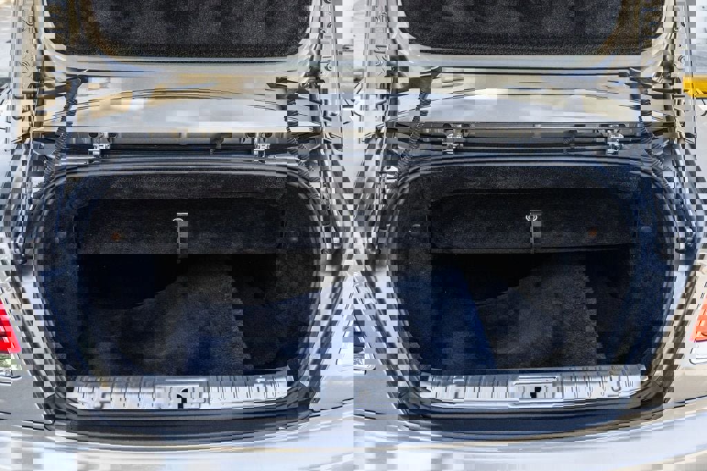 Used 2019 Rolls-Royce Dawn RWD image 27