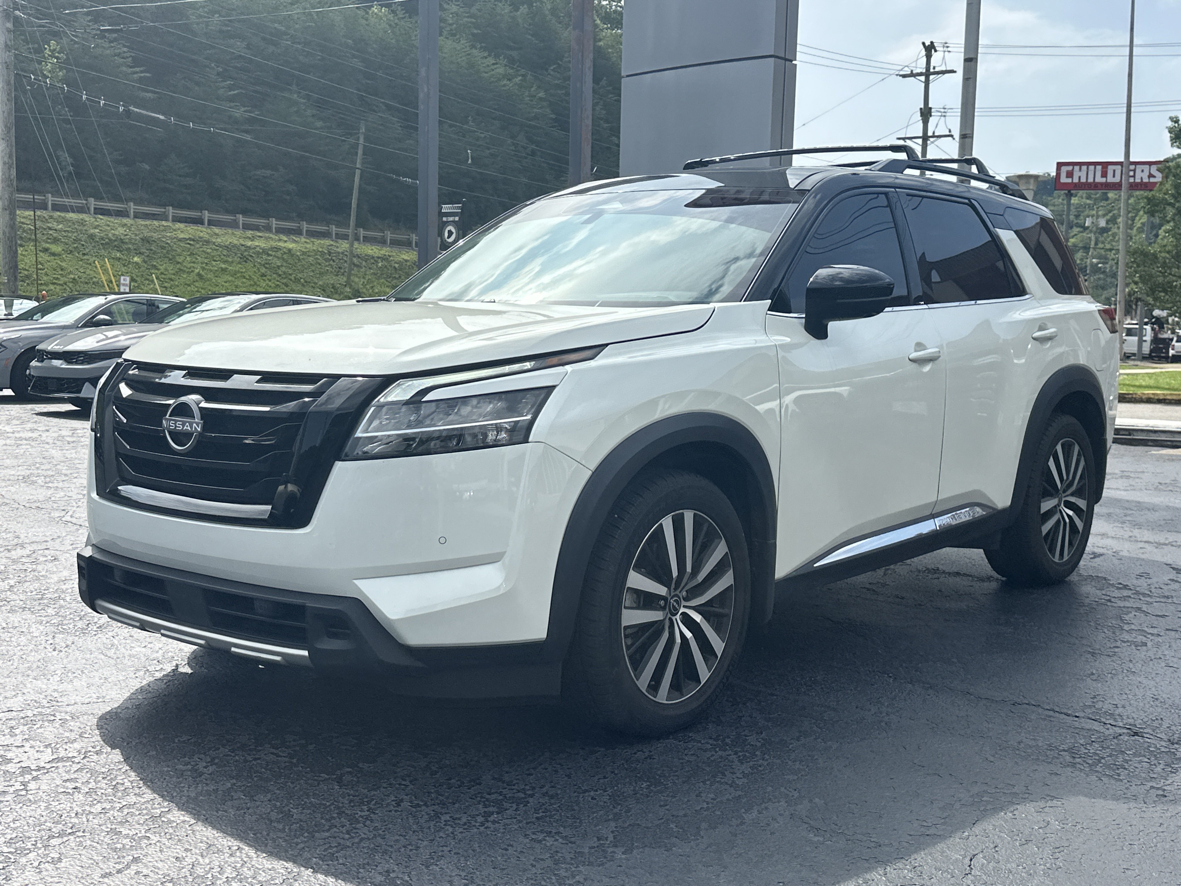 Used 2023 Nissan Pathfinder Platinum AWD/4WD image 3