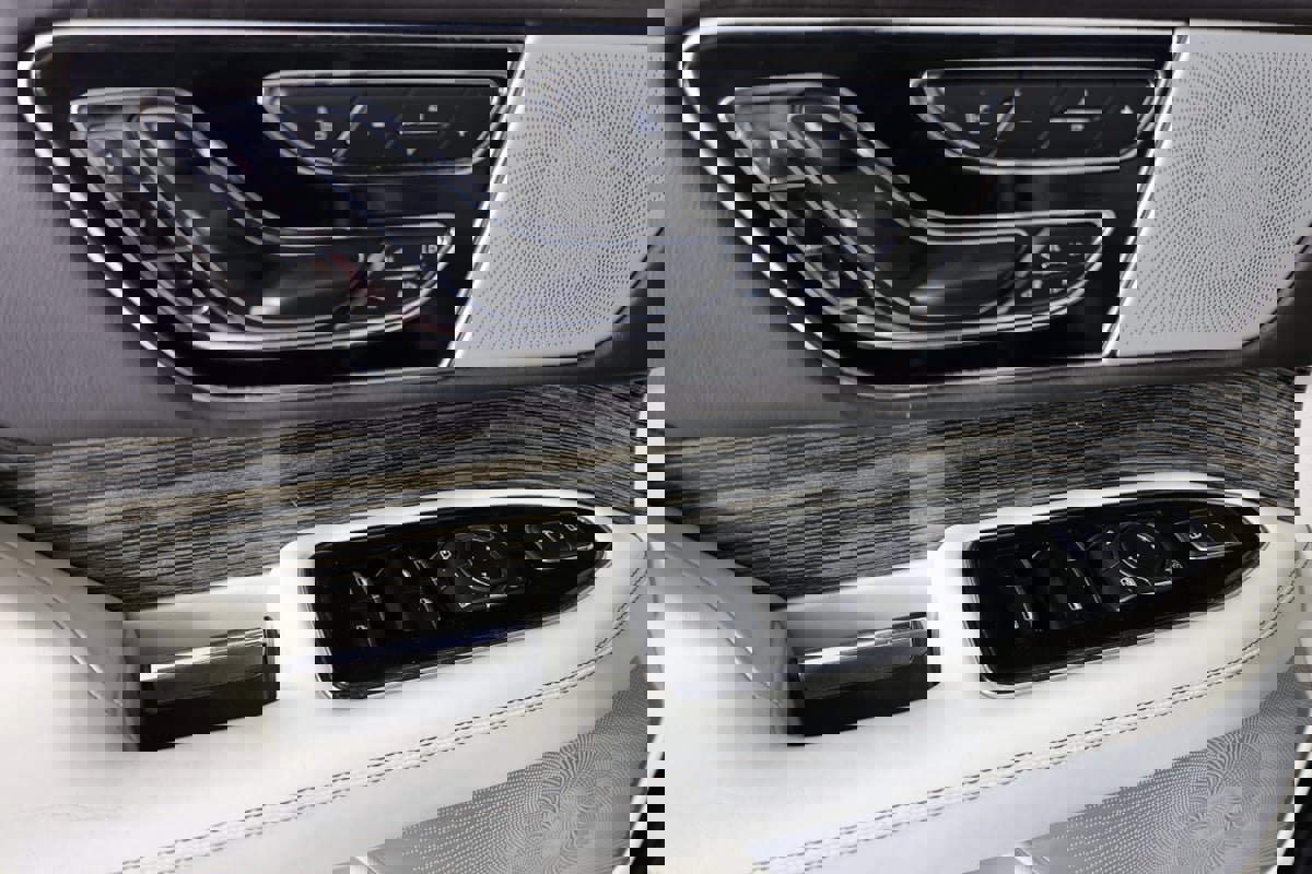 Used 2020 Lincoln Navigator L Black Label w/ Cargo Convenience Package image 25