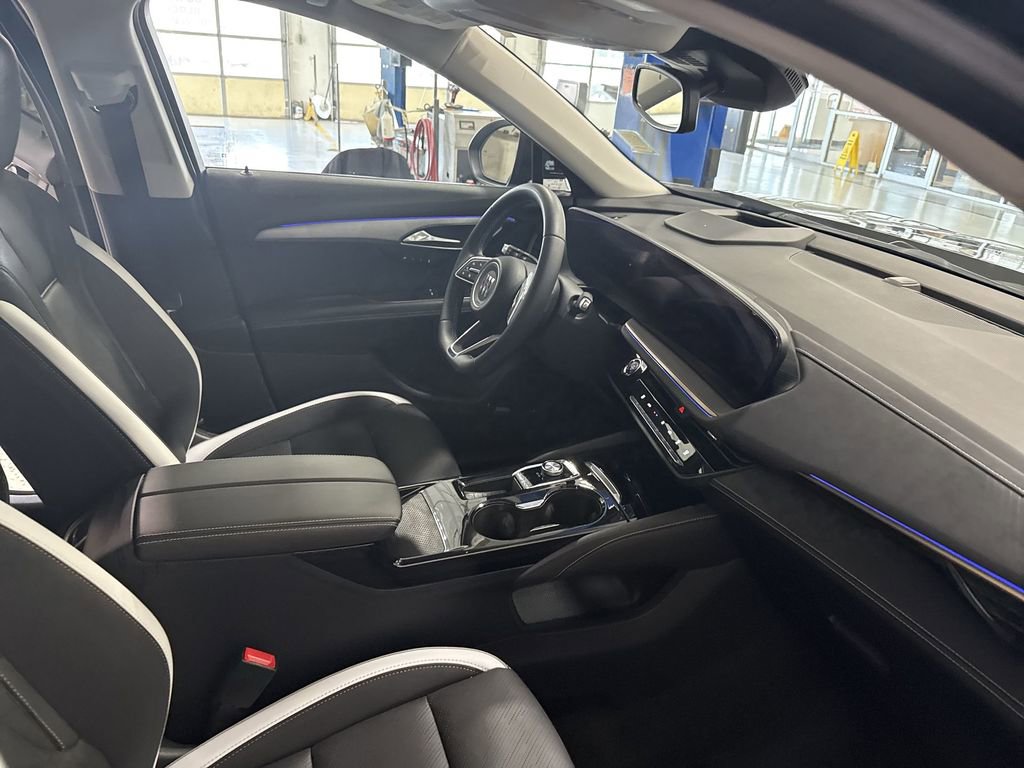Certified 2025 Buick Envision Sport Touring image 35