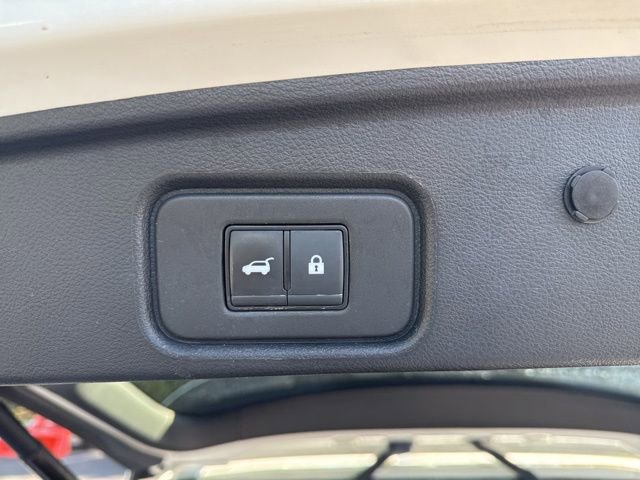 Used 2023 Nissan Pathfinder SV w/ SV Premium Package AWD/4WD image 12
