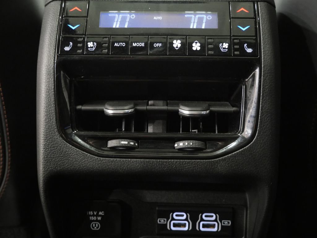 Used 2023 Jeep Grand Cherokee L Summit AWD/4WD image 29