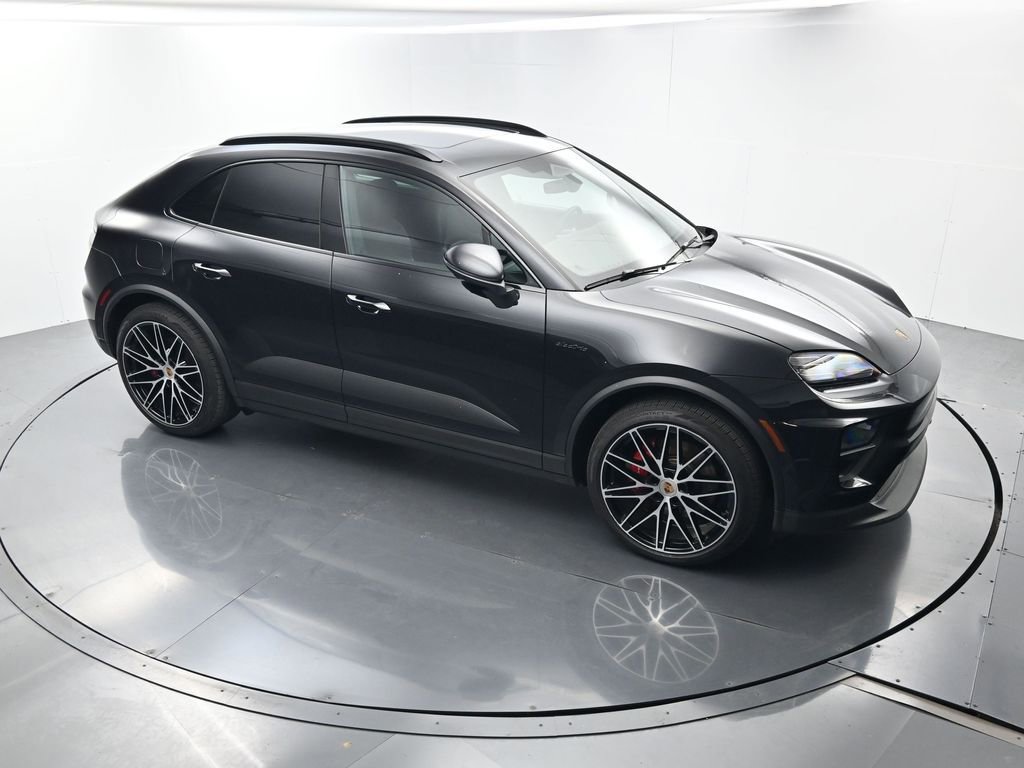 Certified 2025 Porsche Macan 4S Electric AWD/4WD image 41