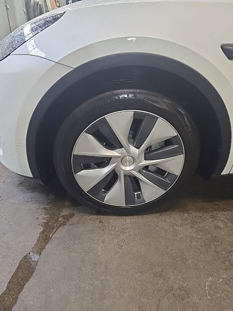 Used 2023 Tesla Model Y Long Range image 17