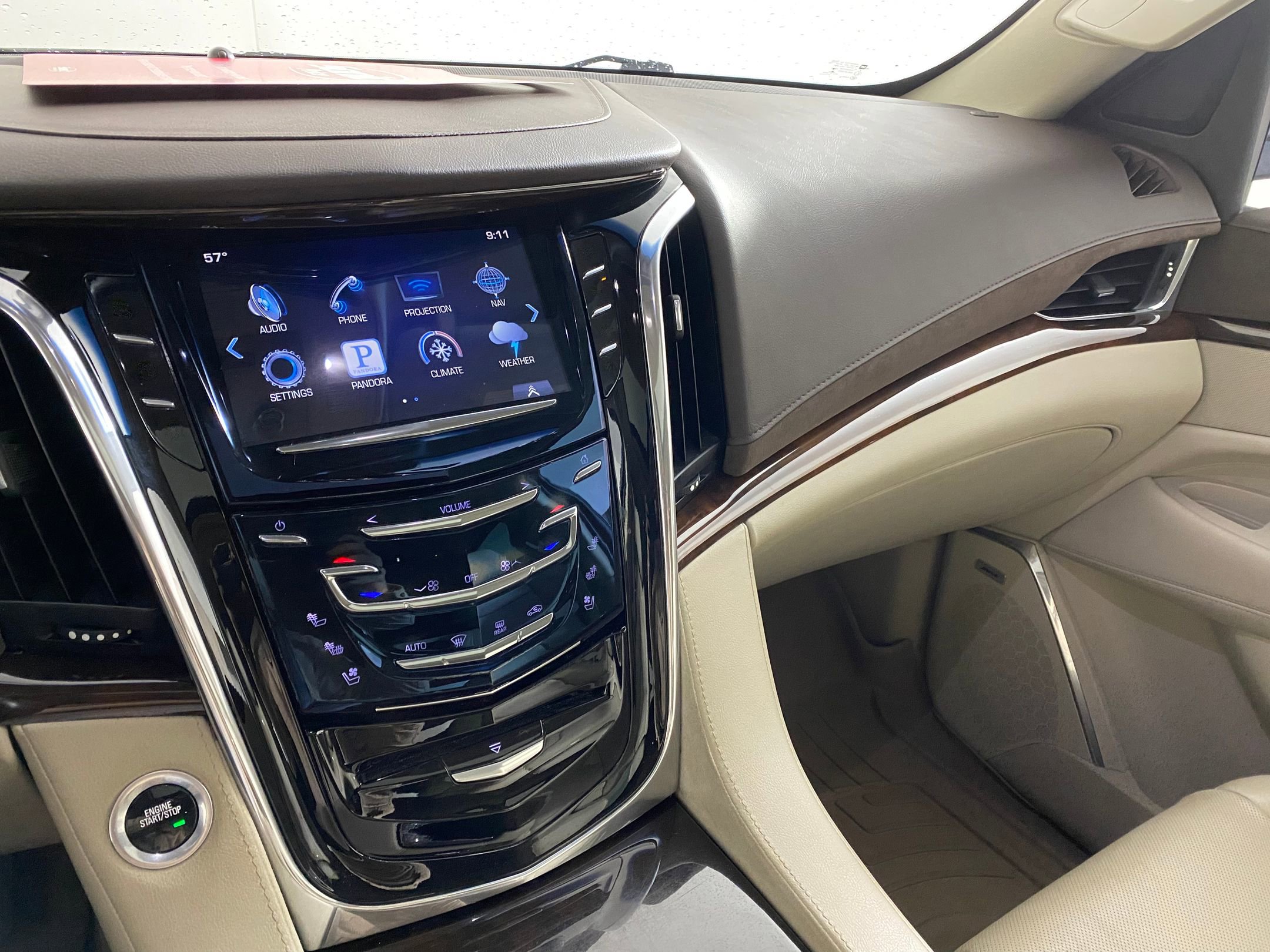 Used 2016 Cadillac Escalade Luxury image 25