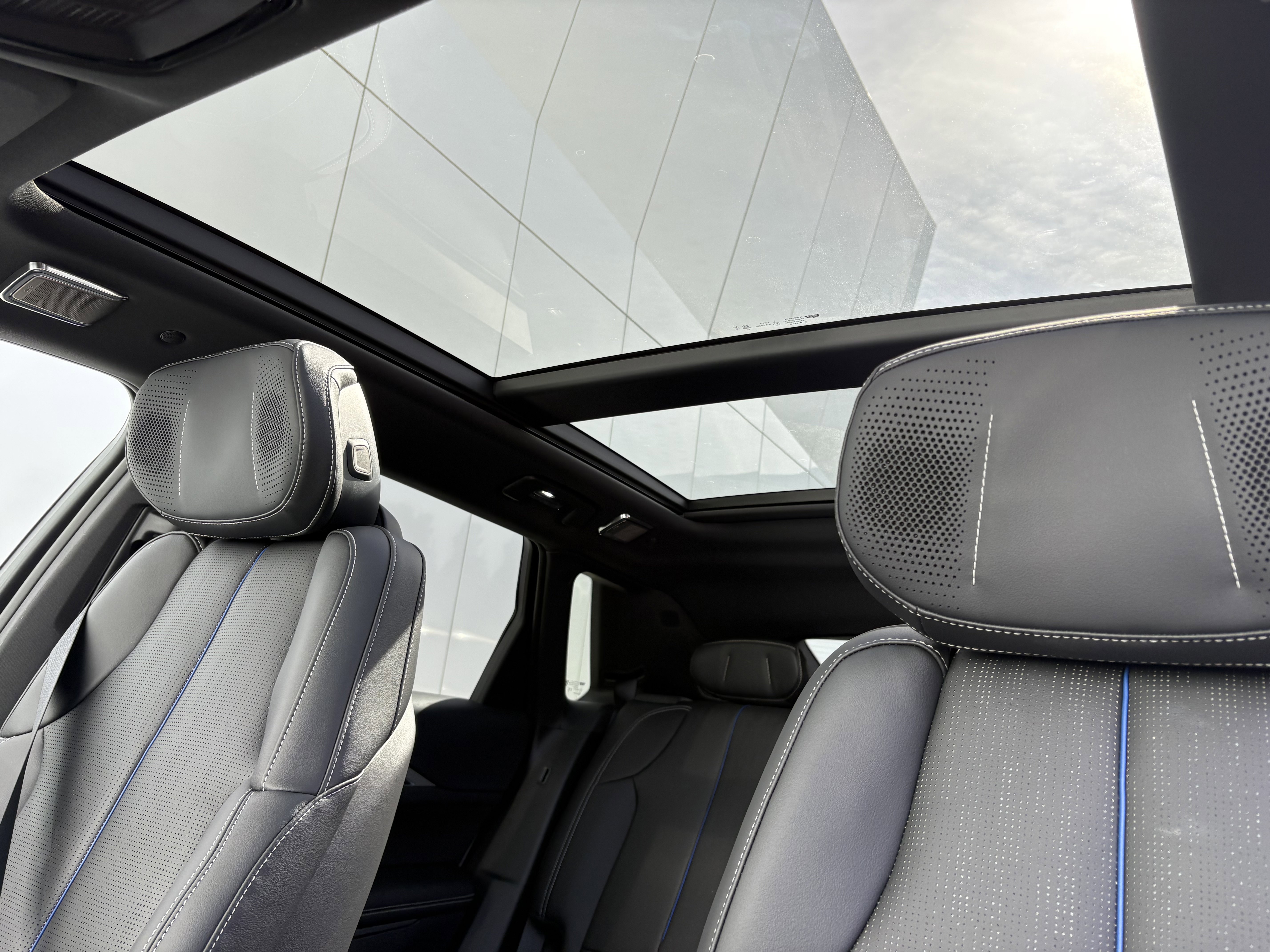 New 2026 Cadillac Lyriq Premium Luxury AWD/4WD image 20