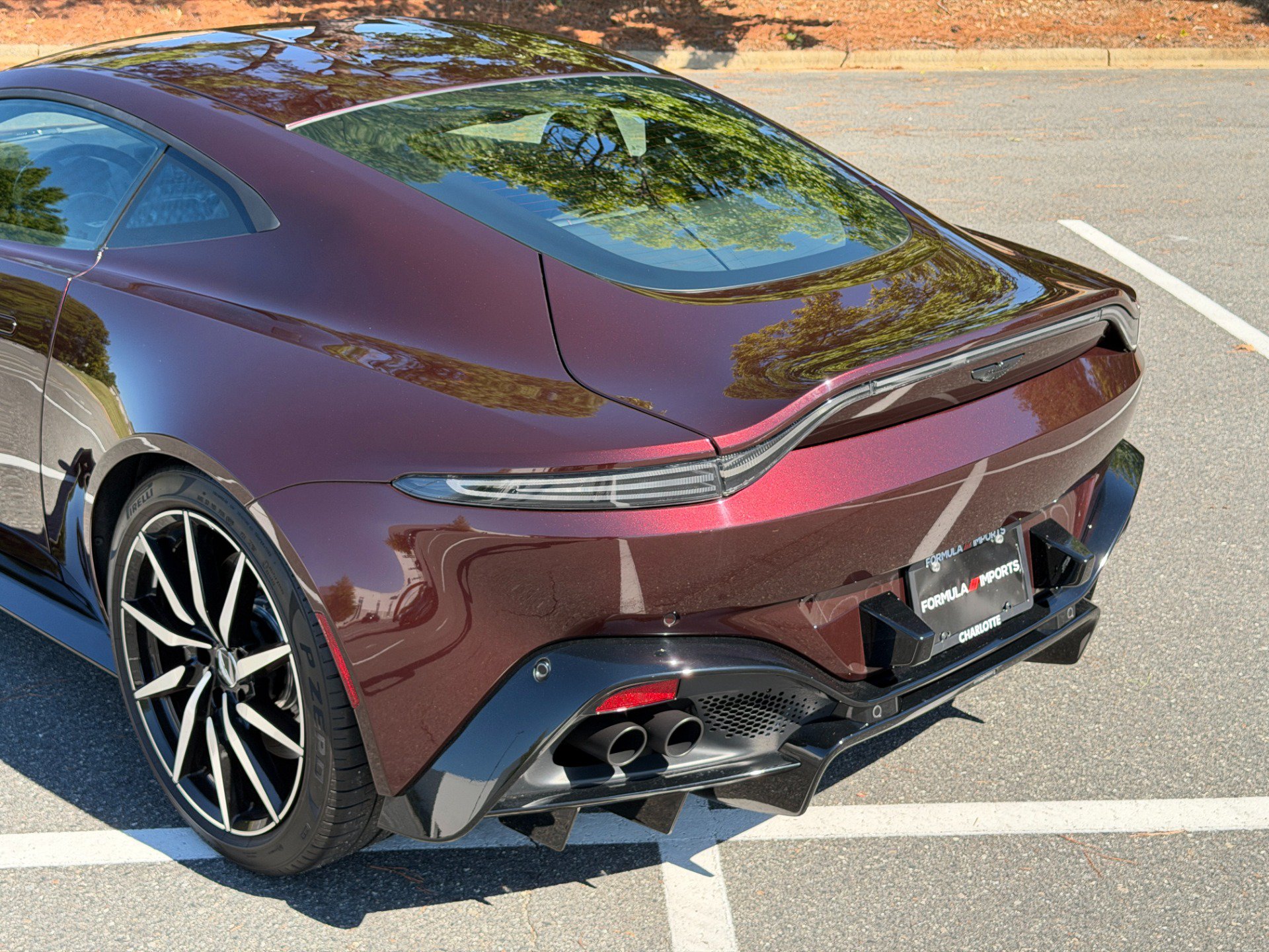 Used 2020 Aston Martin V8 Vantage Coupe RWD image 24