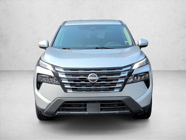Used 2024 Nissan Rogue SV AWD/4WD image 2