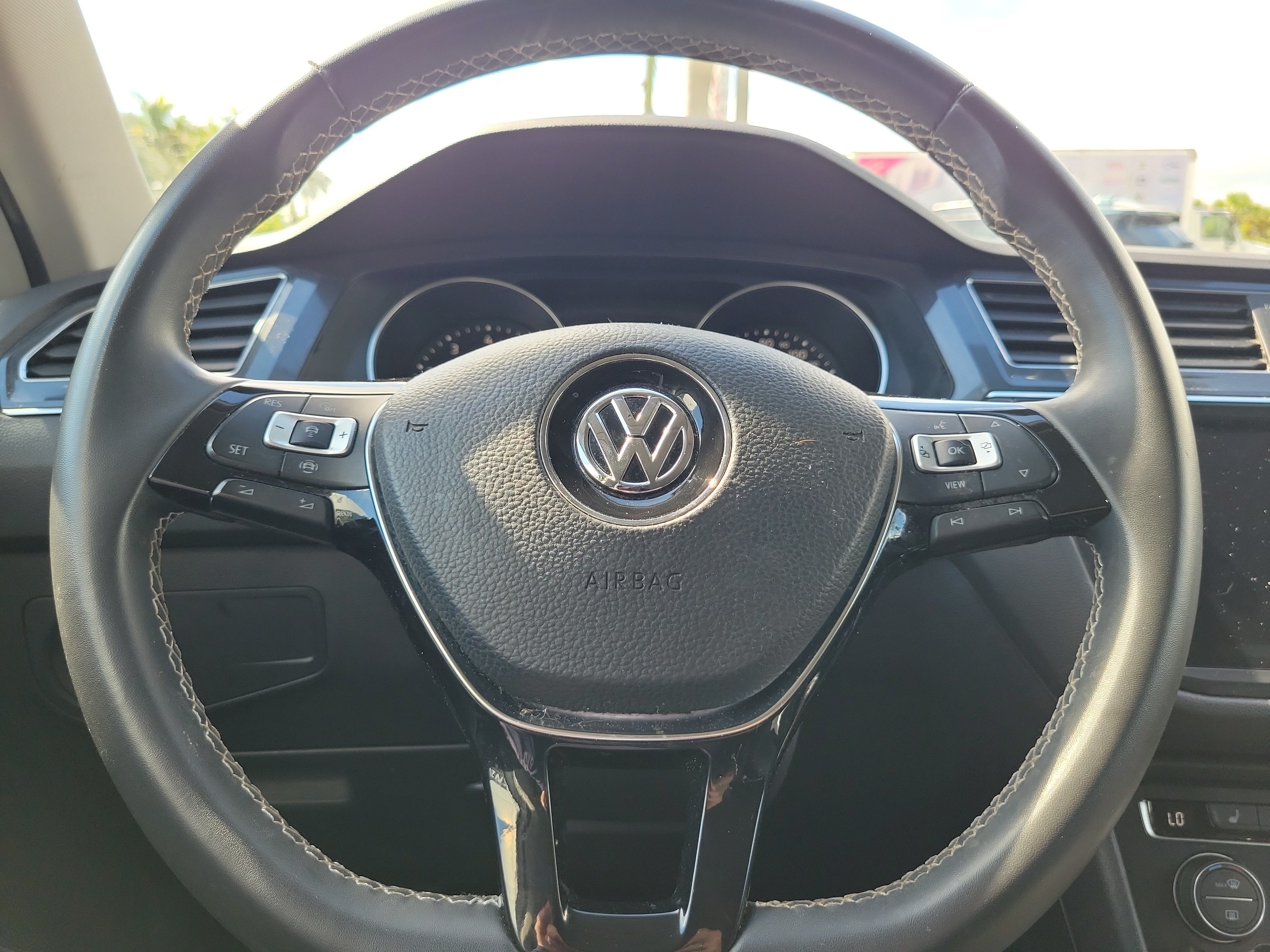 Used 2021 Volkswagen Tiguan SE FWD image 17