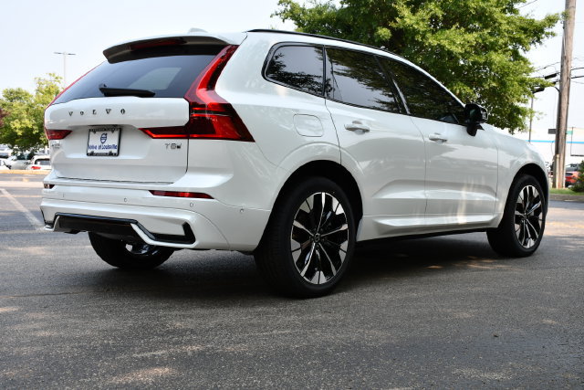 New 2026 Volvo XC60 T8 Plus w/ Climate Package PRO AWD/4WD image 7