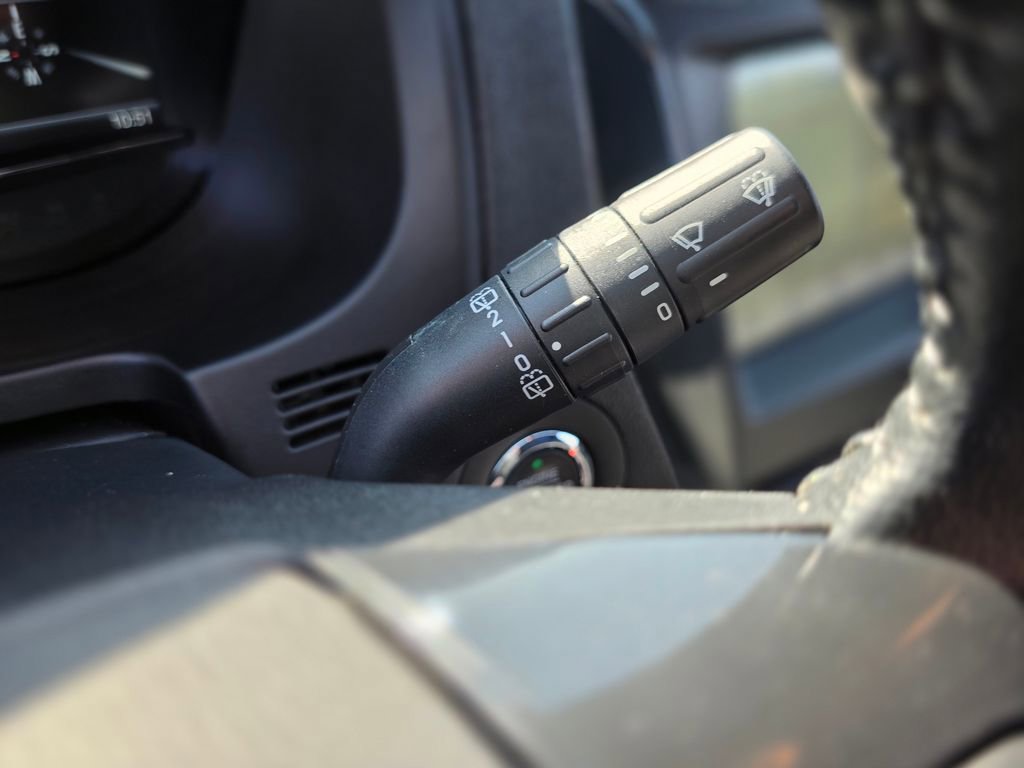 Used 2018 Ford Explorer XLT w/ Equipment Group 201A FWD image 36