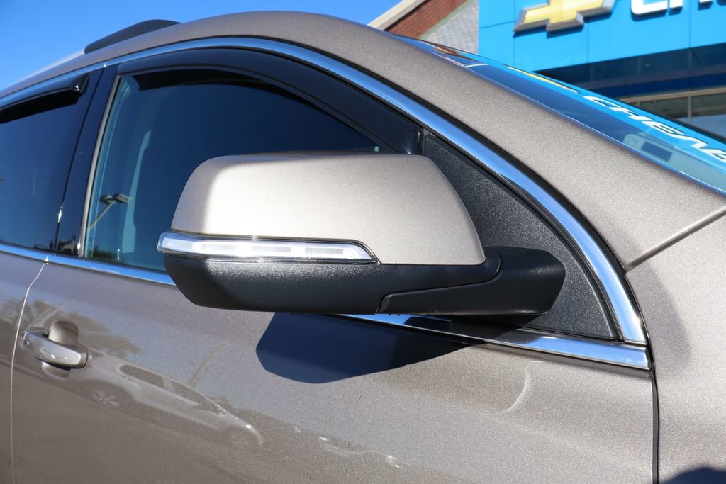 Used 2023 GMC Acadia SLE w/ Driver Convenience Package image 2