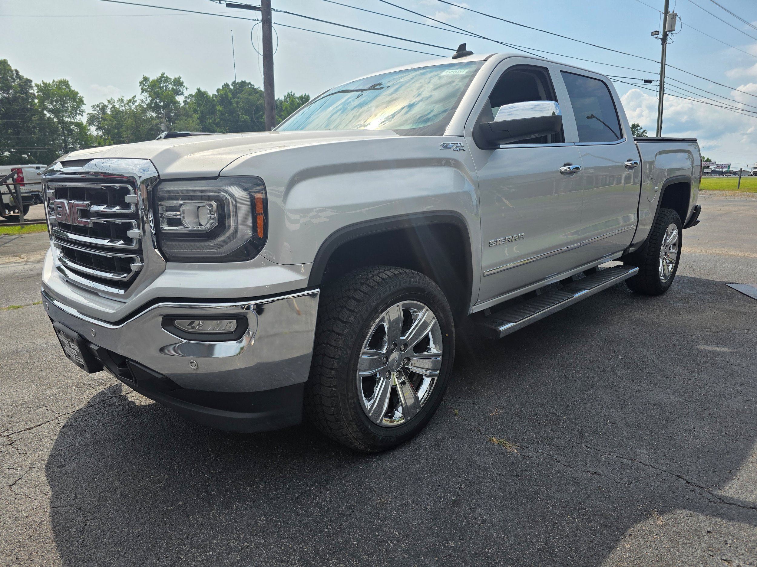 Used 2018 GMC Sierra 1500 SLT AWD/4WD image 1