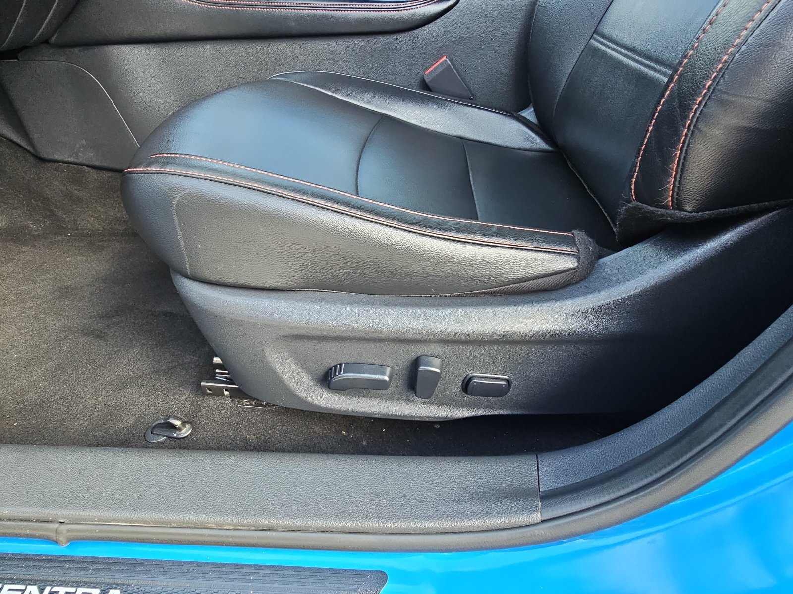 Used 2025 Nissan Sentra SR w/ SR Premium Package FWD image 32