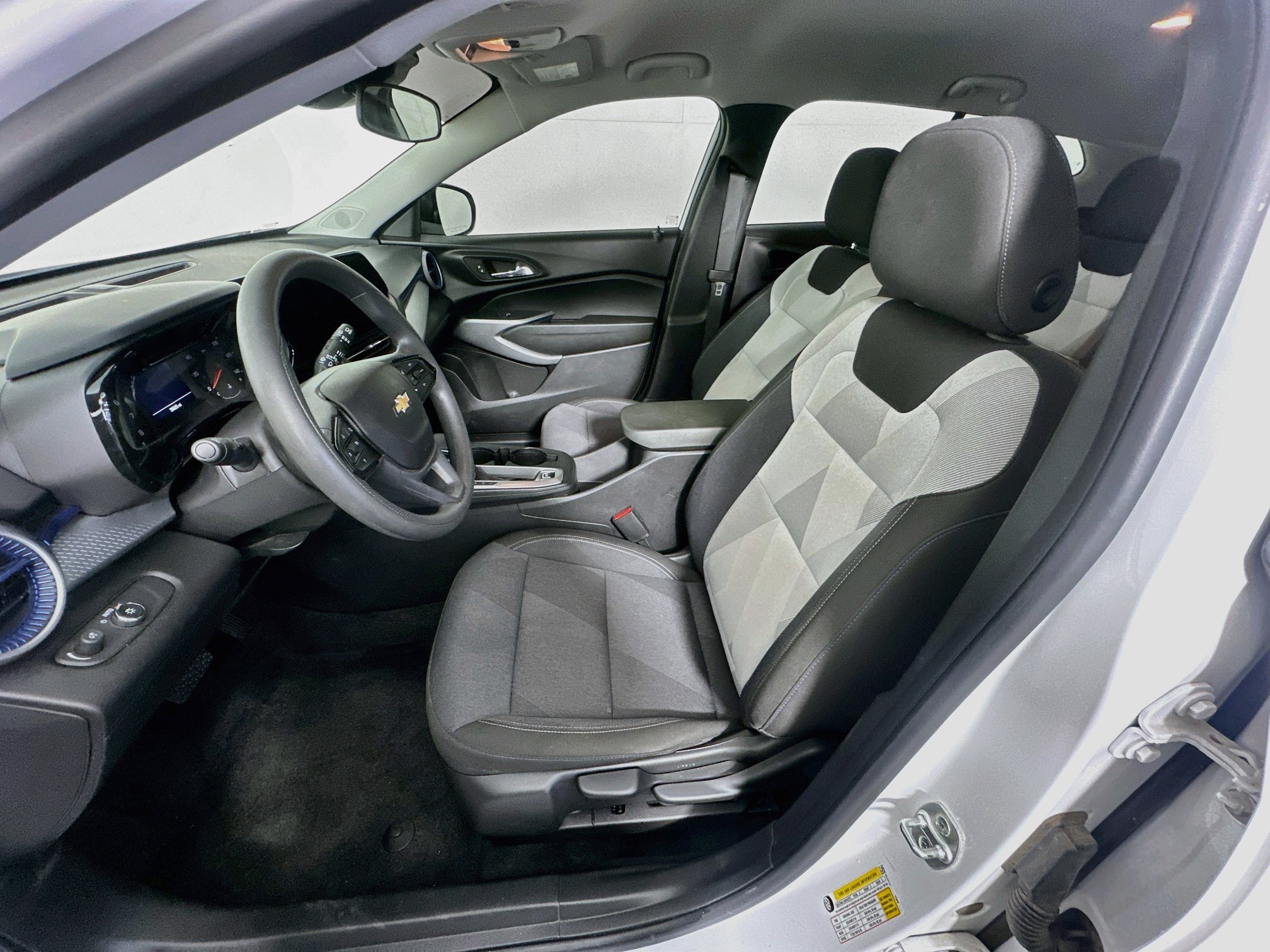 Used 2024 Chevrolet Trax LS FWD image 13
