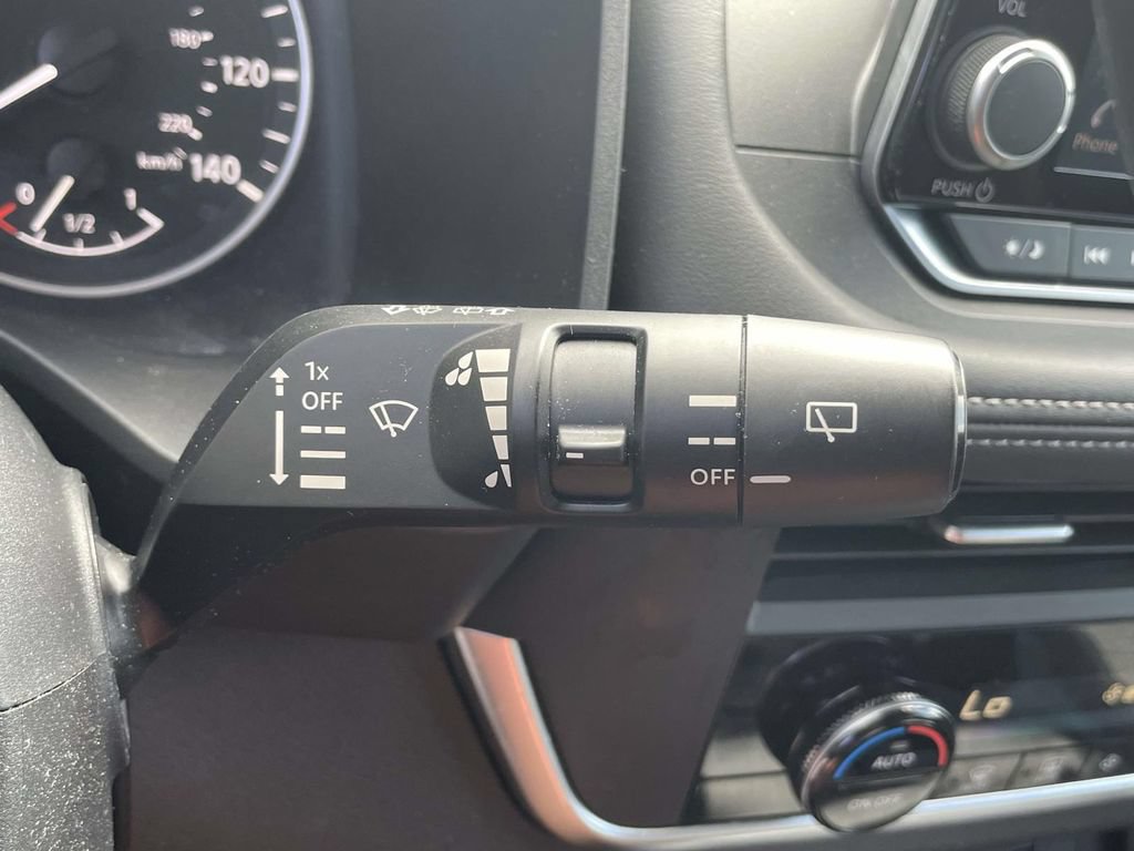 Used 2023 Nissan Rogue SV AWD/4WD image 30