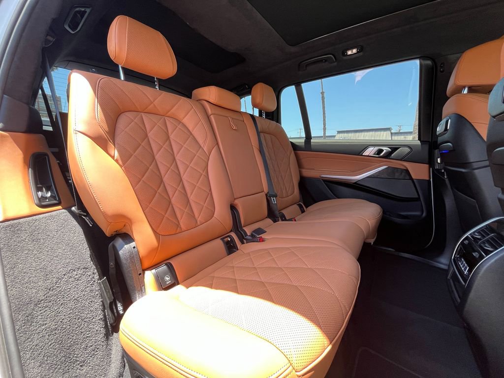 Used 2024 BMW X7 xDrive40i w/ M Sport Package AWD/4WD image 21