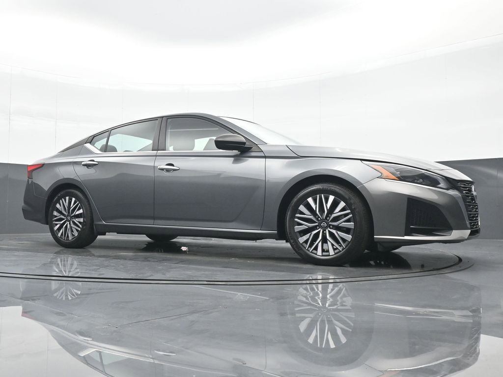 Used 2024 Nissan Altima 2.5 SV image 23