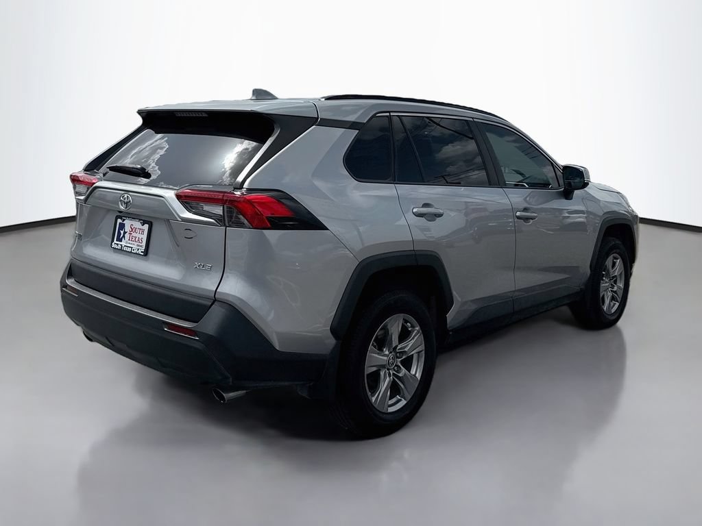 Used 2022 Toyota RAV4 XLE w/ Convenience Package FWD image 7