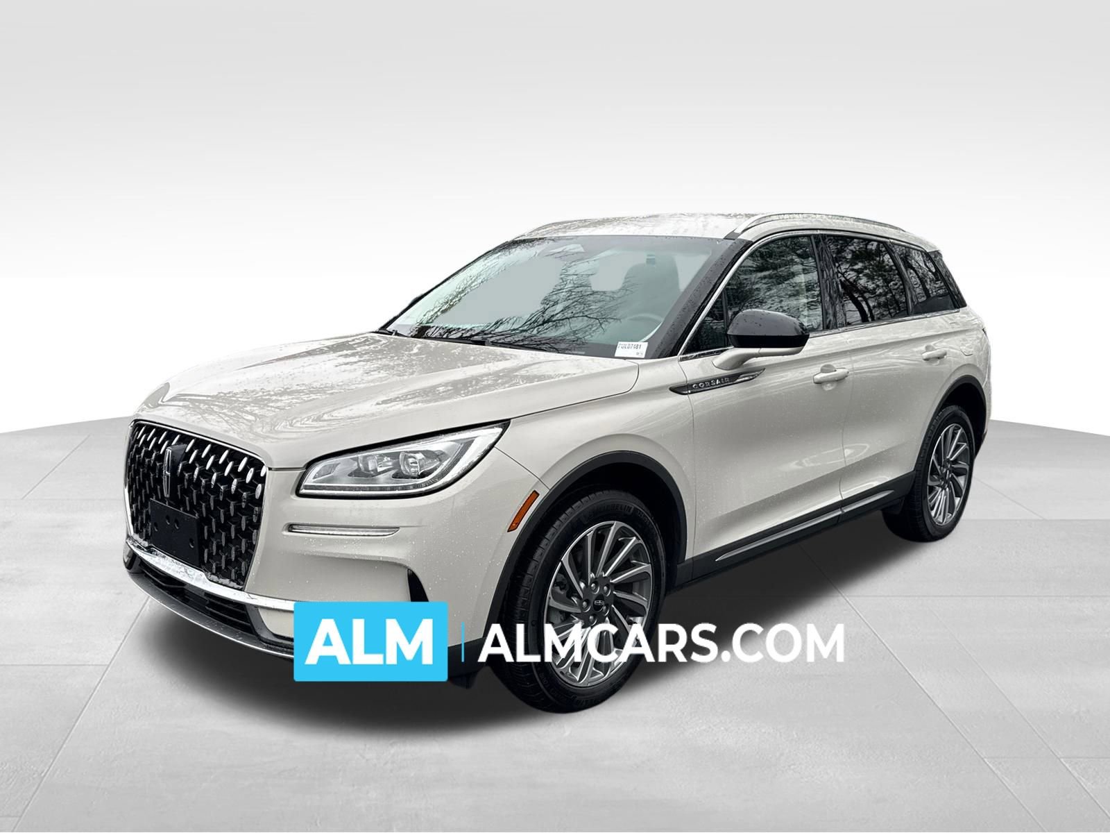 Used 2023 Lincoln Corsair Reserve w/ Rear Removable Package Tray image 1