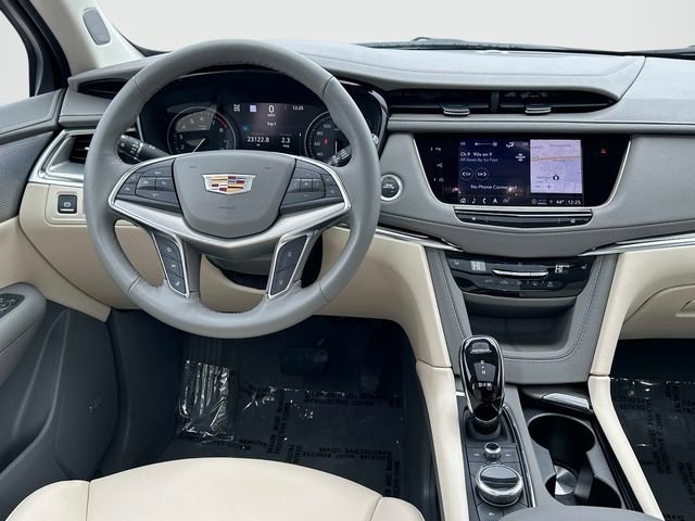 Used 2023 Cadillac XT5 Premium Luxury w/ Technology Package image 2