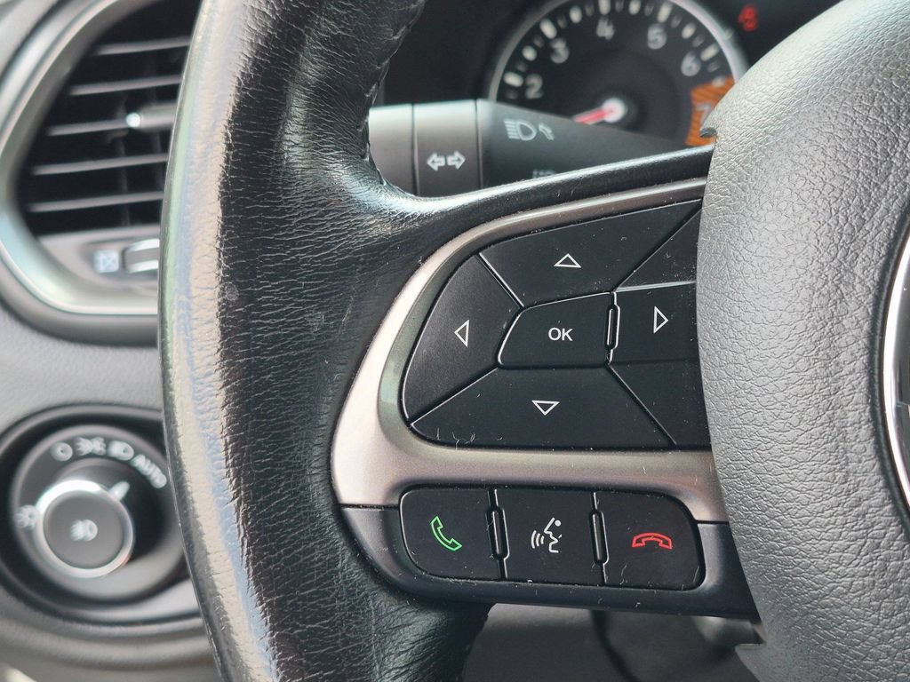 Used 2022 Jeep Renegade Latitude w/ Convenience Group AWD/4WD image 14