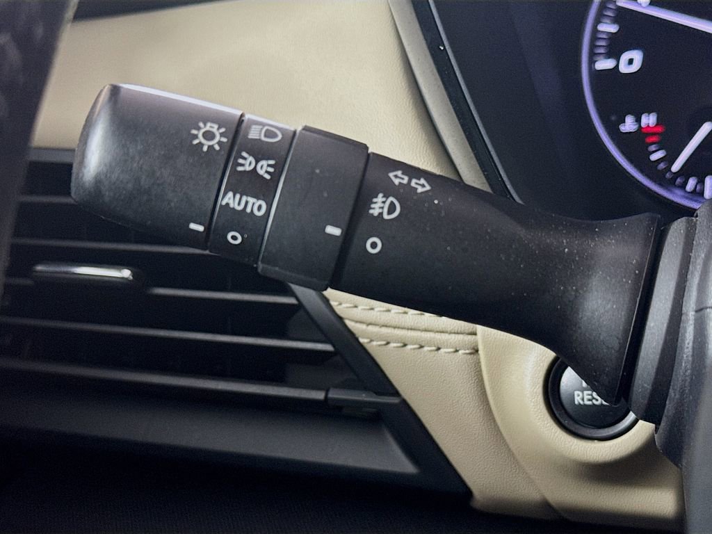 Used 2023 Subaru Outback Premium image 12