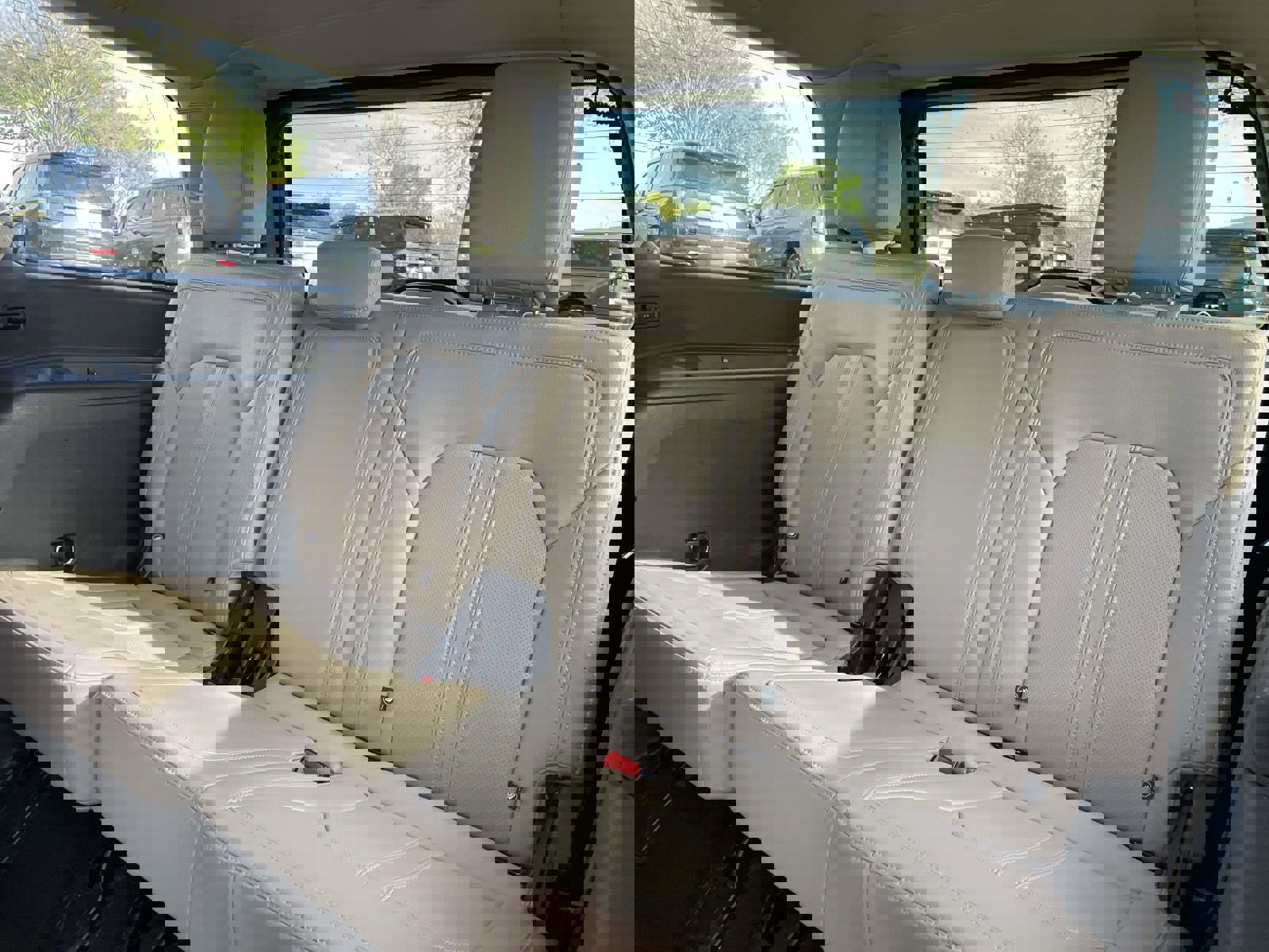 Used 2023 Ford Expedition Limited image 16